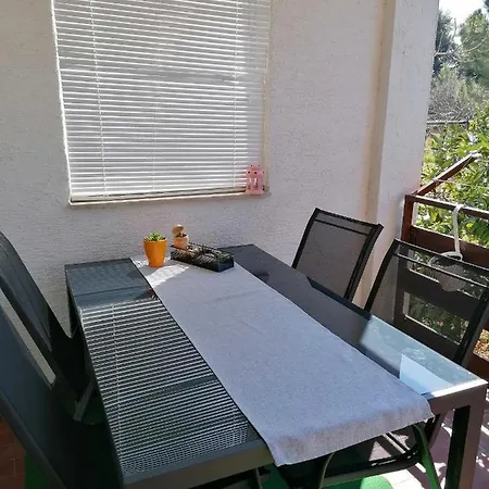 Lucy Apartment